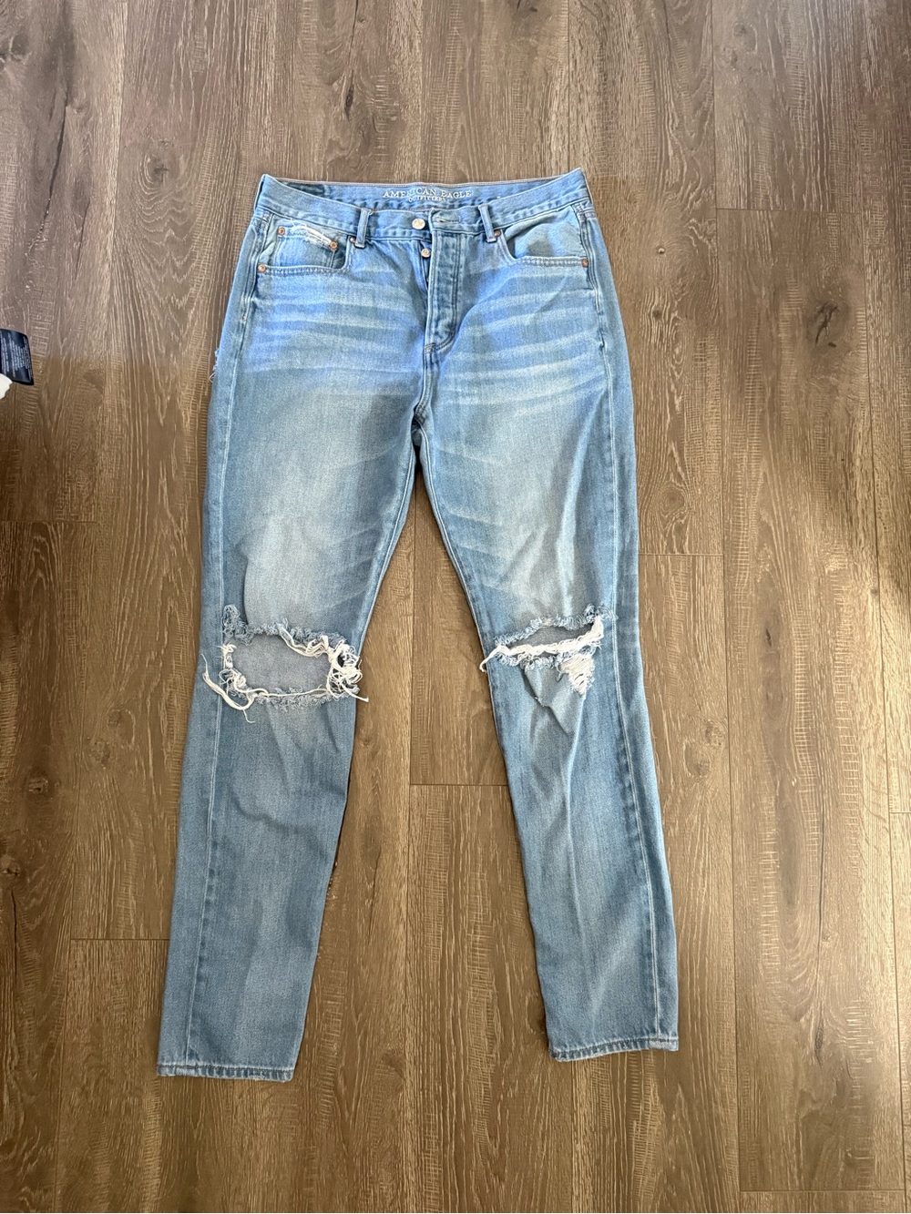 American Eagle Outfitters Light Blue Distressed Boyfriend Jeans